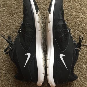 Women’s lightly used gym shoes.